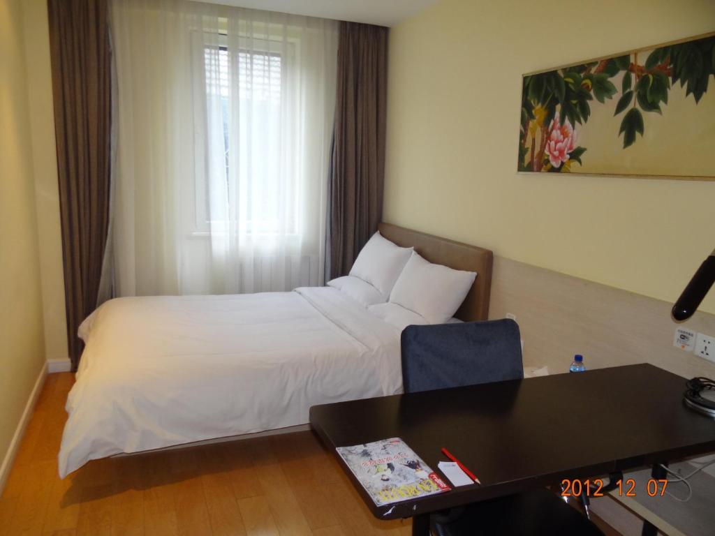 Donghua Hotel Beijing Exterior photo