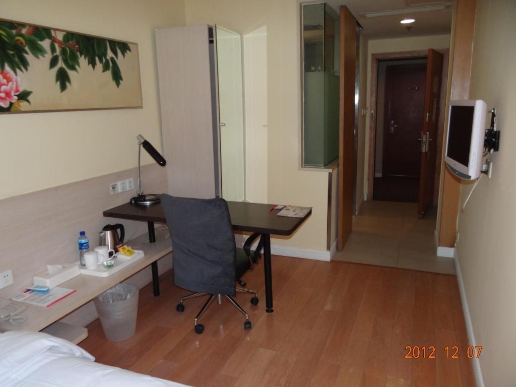 Donghua Hotel Beijing Exterior photo