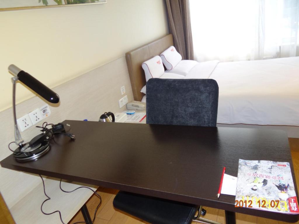 Donghua Hotel Beijing Exterior photo