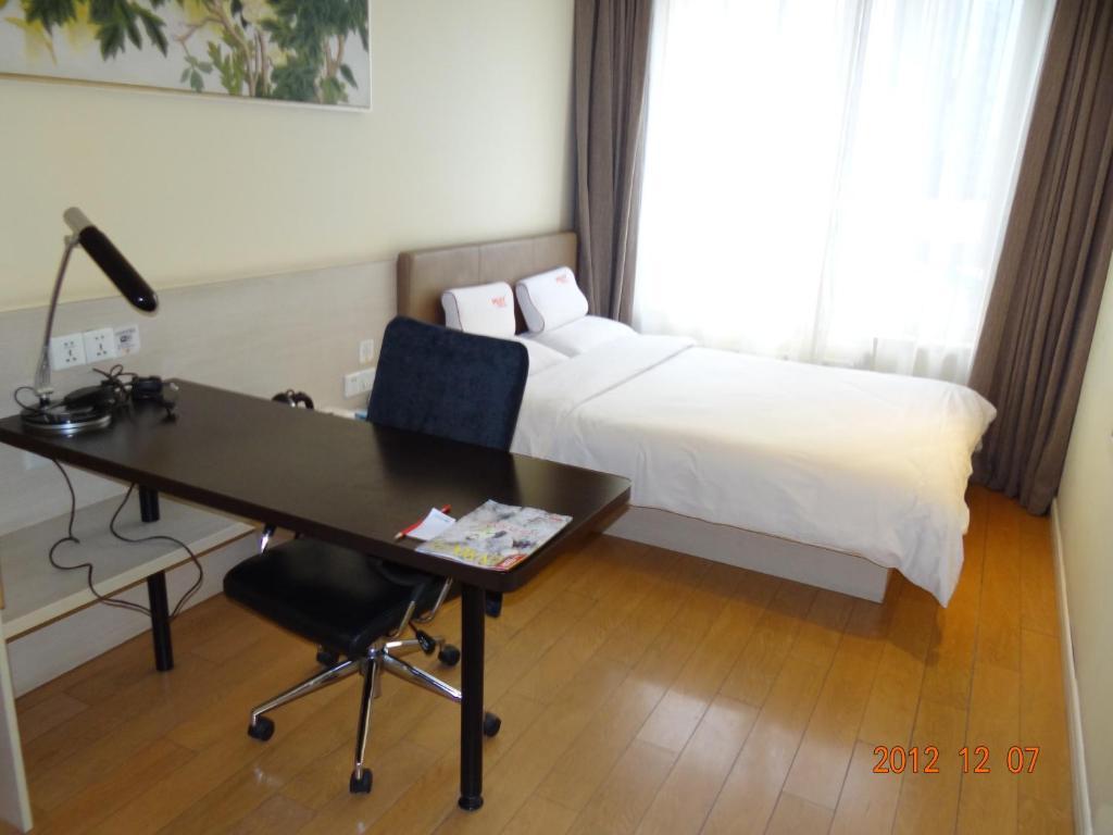 Donghua Hotel Beijing Exterior photo