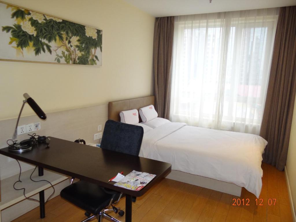 Donghua Hotel Beijing Exterior photo