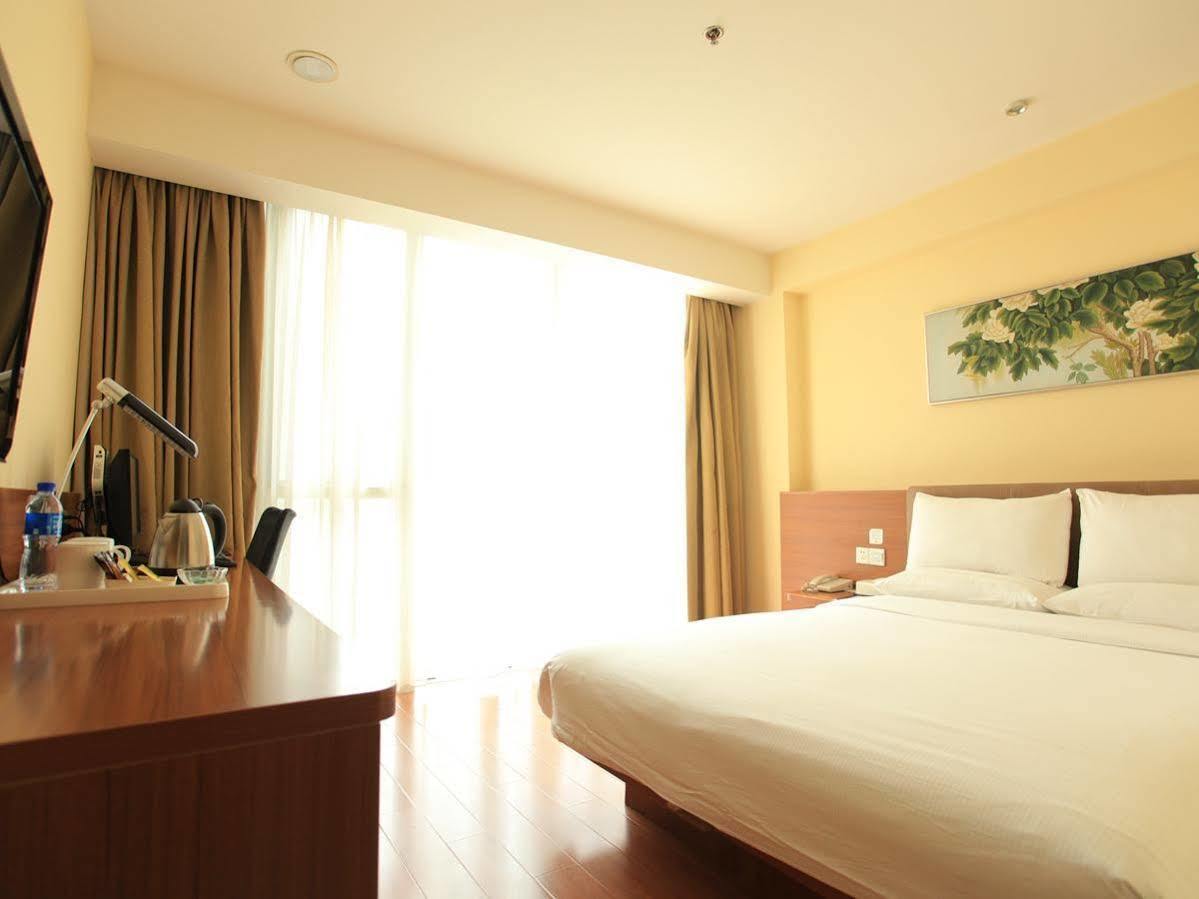 Donghua Hotel Beijing Exterior photo