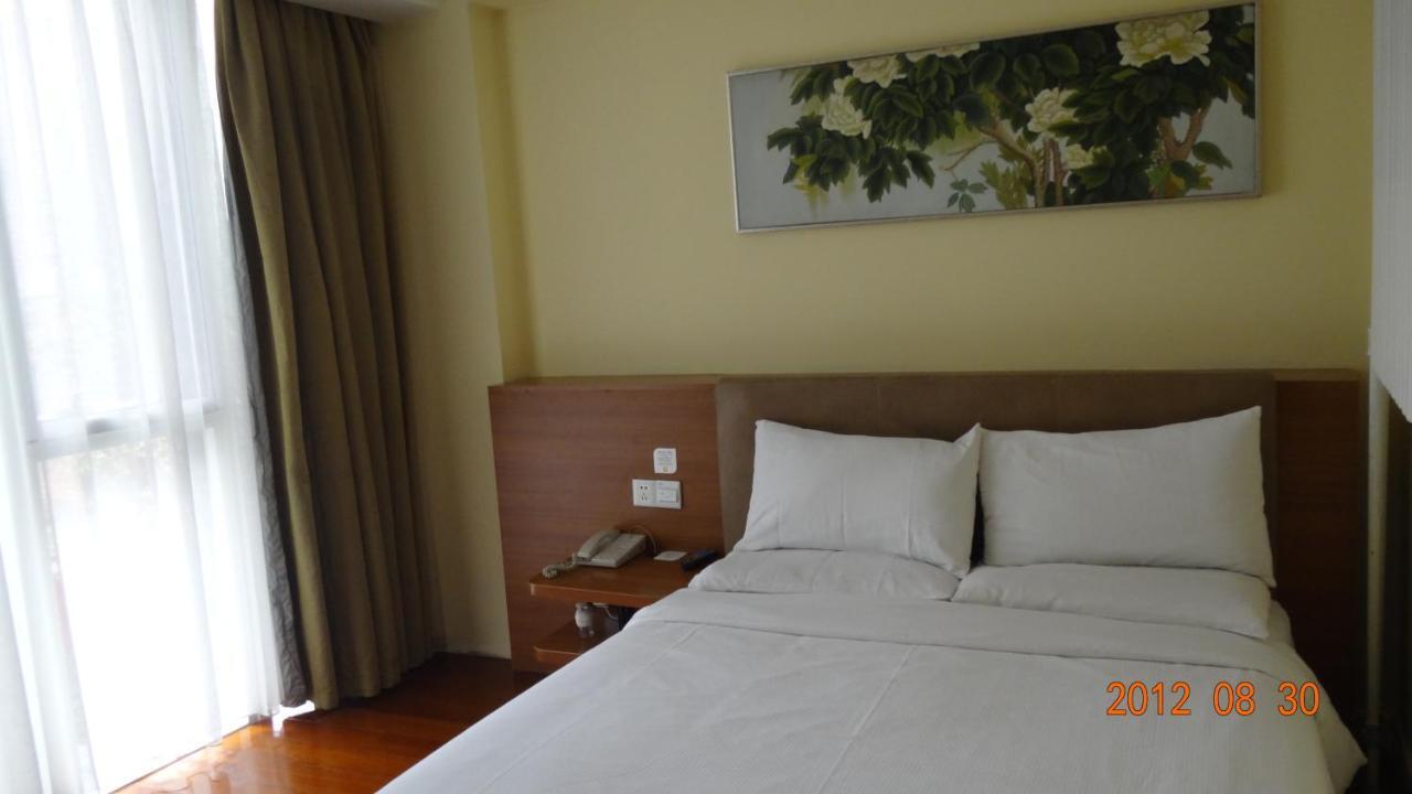Donghua Hotel Beijing Exterior photo